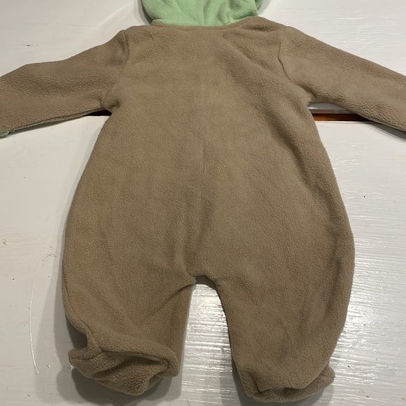 0-3 months Star Wars Baby Yoda The Child Mandolorian footed footies onesie - Picture 10 of 12